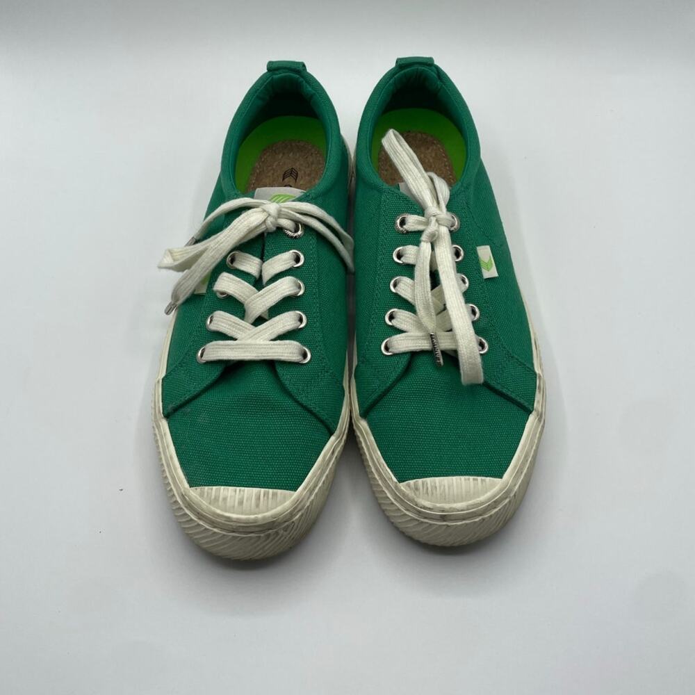 Cariuma OCA Low Green Shoes